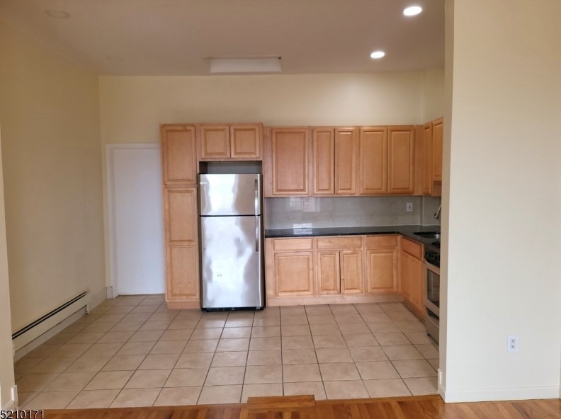 330 Broadway #3, Newark, NJ 07104