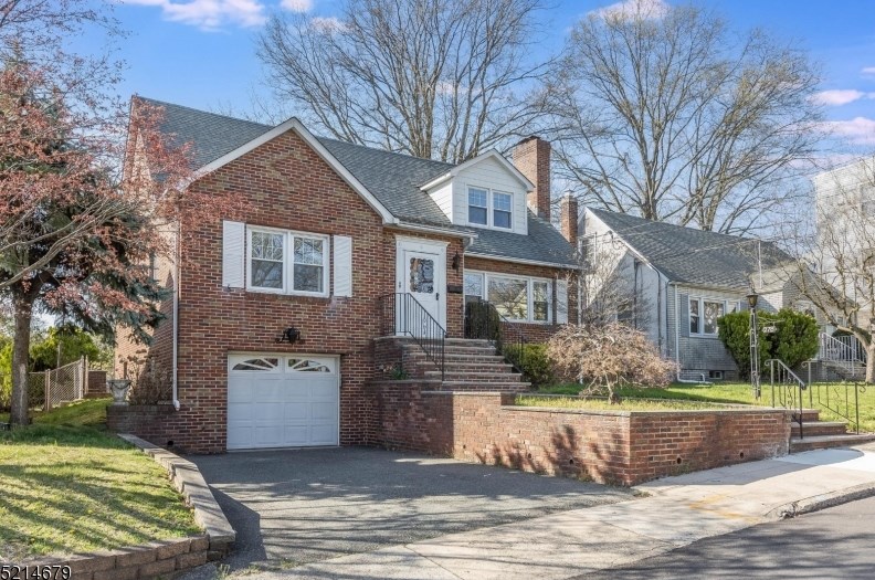 275 Prospect St, Nutley, NJ 07110-2267