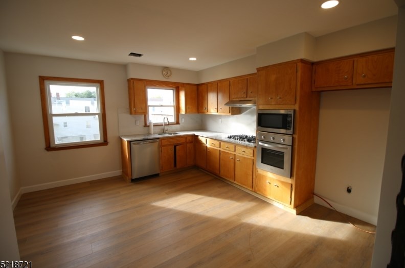10 Althea St, Clifton, NJ 07013