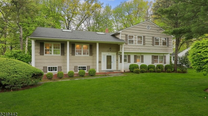 67 Green Hill Rd, Springfield, NJ 07081