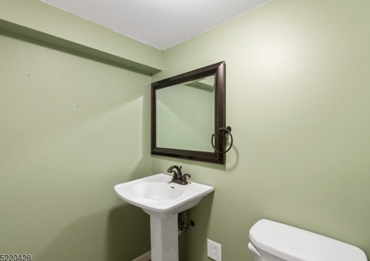 1447 Lincoln Ave, Pompton Falls NJ  07442-1515 exterior