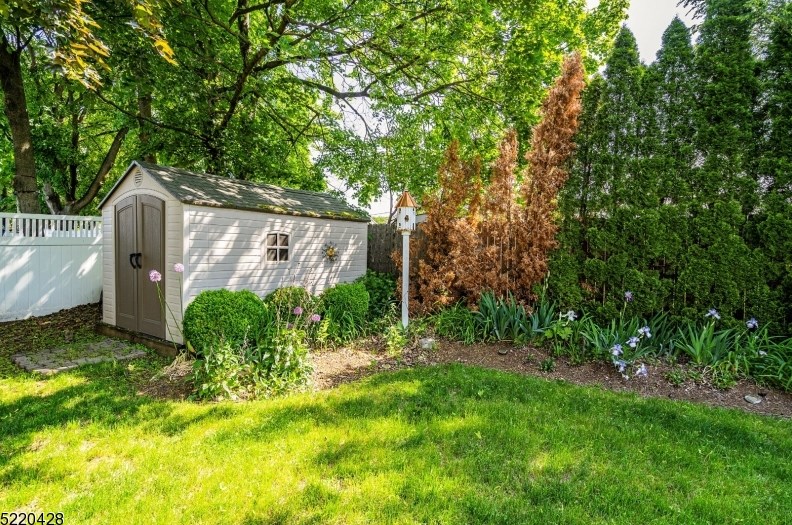 1447 Lincoln Ave, Pompton Falls NJ  07442-1515 exterior