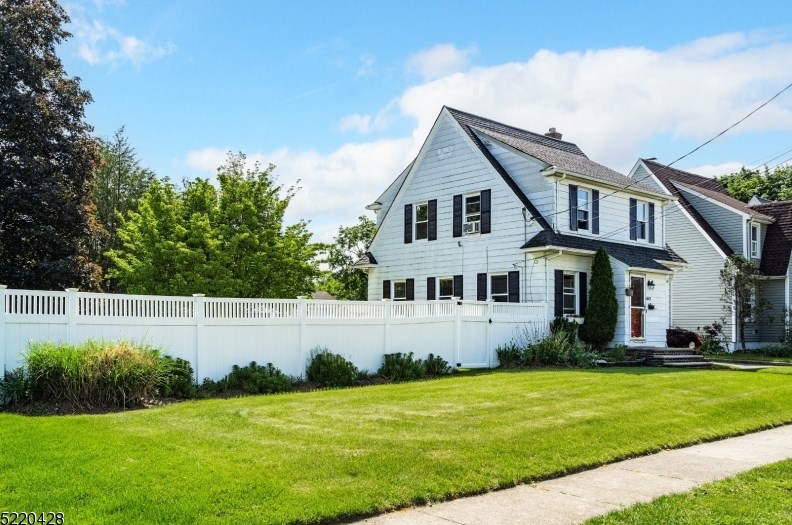 1447 Lincoln Ave, Pompton Falls, NJ 07442