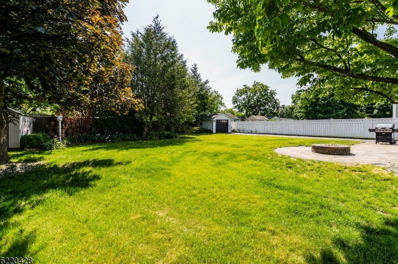 1447 Lincoln Ave, Pompton Falls NJ  07442-1515 exterior