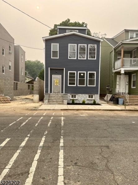 865 18th St, Newark, NJ 07108-1134