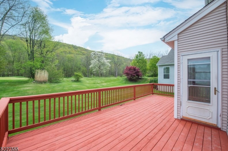 59 Tannery Hill Dr, Hardyston, NJ 07419