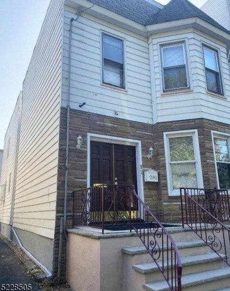 281 Lake St, Newark, NJ 07104-1145