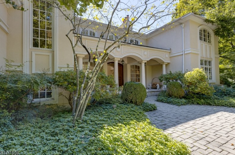 21 Stoningham Dr, Warren, NJ 07059