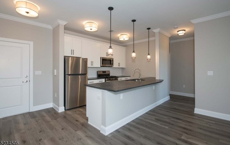 182 Plainfield Ave #304, Berkeley Heights, NJ 07922
