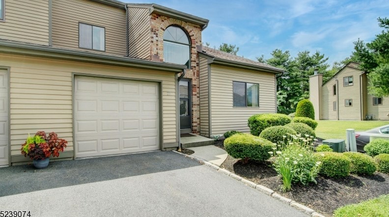 25 Castle Ridge Dr, East Hanover, NJ 07936