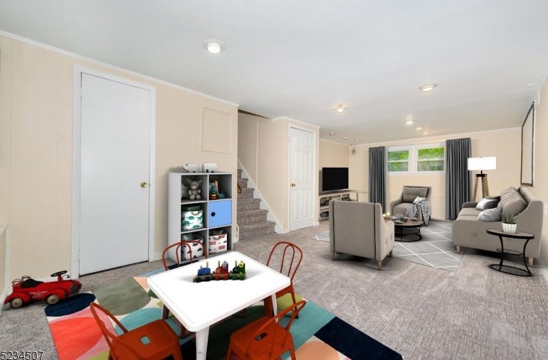 711 Bancroft Pl, Paramus NJ  07652-2301 exterior