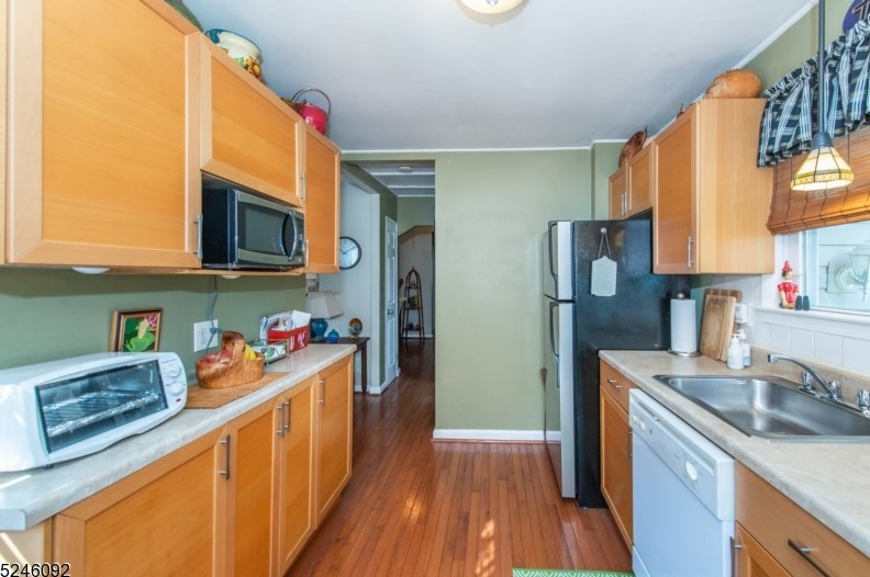 38 Iroquois Ave, Lake Hiawatha NJ 07034-1706 exterior