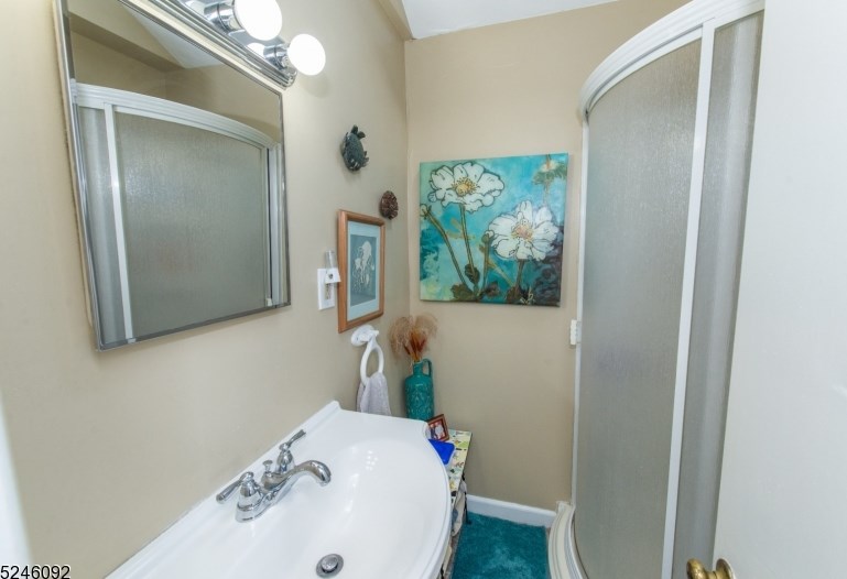 38 Iroquois Ave, Lake Hiawatha NJ 07034-1706 exterior