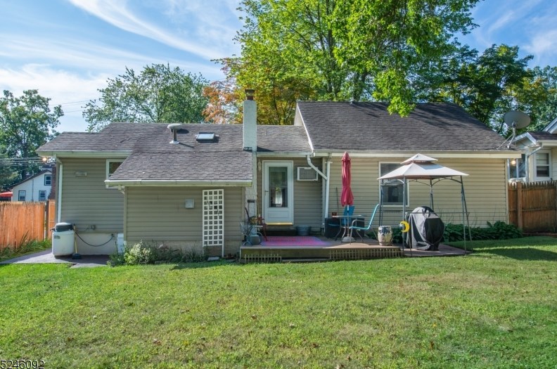 38 Iroquois Ave, Lake Hiawatha NJ 07034-1706 exterior