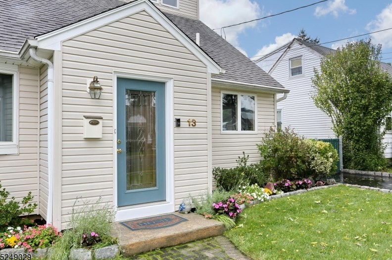 13 Cliff Hill Rd, Clifton, NJ 07013-2309