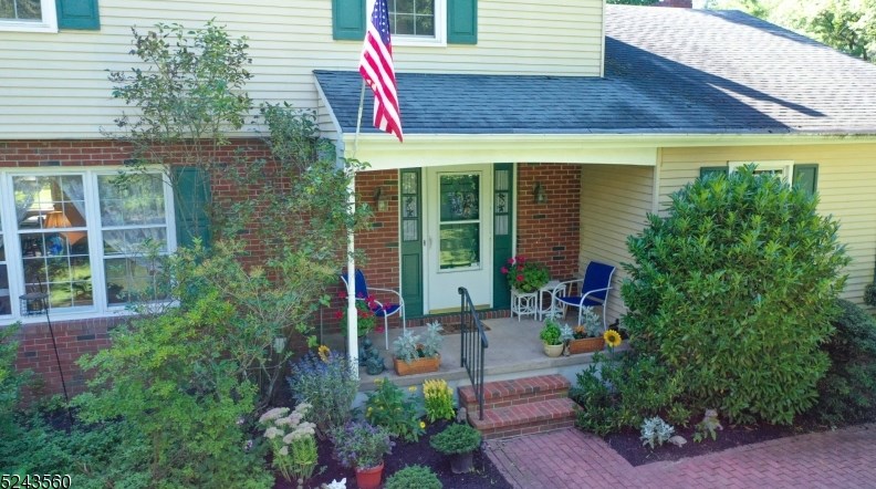 32 Morningside Ct, Pennington, NJ 08534