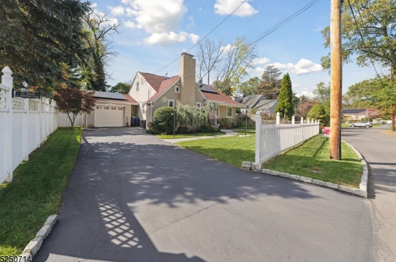 2 Edgewood Ct, Plainfield, NJ 07060-4301