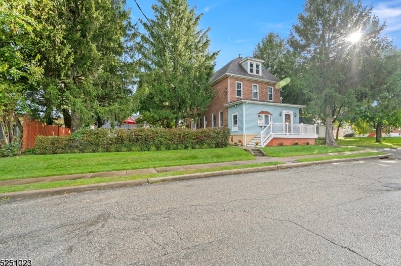 630 Sampson Ave, Delaware Park, NJ 08865-4438
