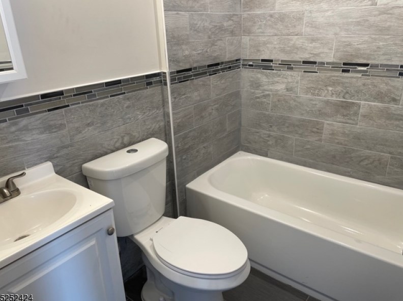 45 Fox St, Delaware Park NJ  08865-3047 exterior