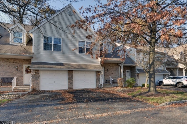 54 Parkside Ct, Wayne, NJ 07470-4031