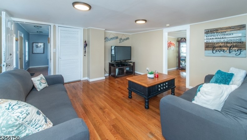 110 W Chrystal St, Dover, NJ 07801