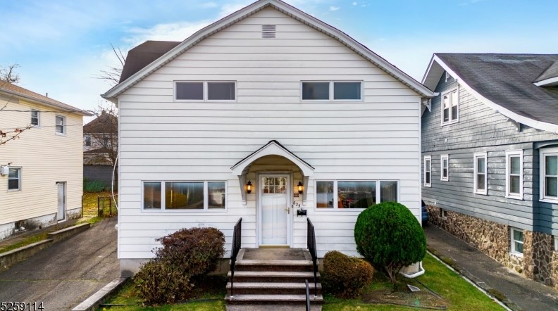 625 Crooks Ave, Clifton, NJ 07011-2435