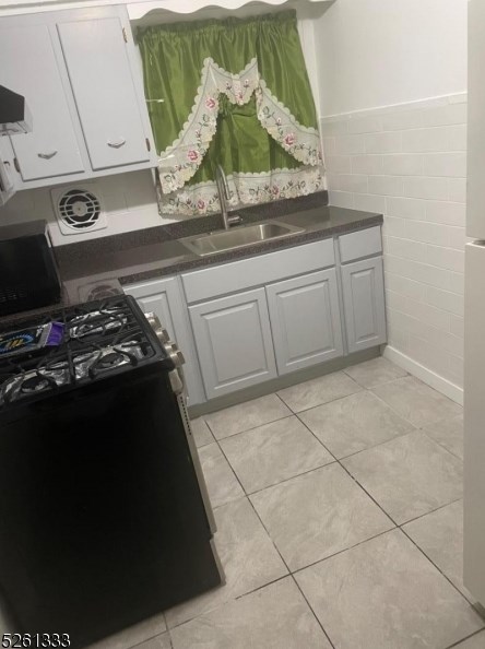 125 Custer Ave, Newark NJ  07112-2616 exterior
