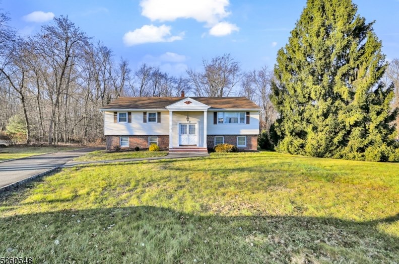 118 Whippany Rd, Whippany, NJ 07981