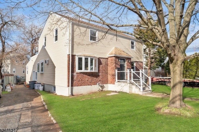 12 Savoie St, Lodi, NJ 07644-3409