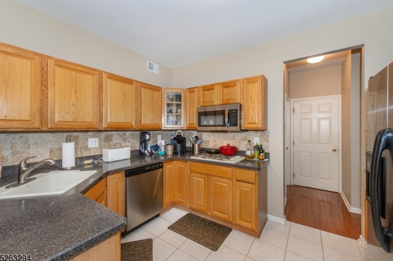 34 Carrington Pl, Clifton, NJ 07013-2659