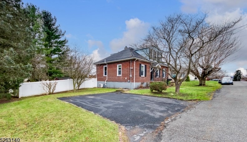 862 Sampson Ave, Delaware Park, NJ 08865-4442