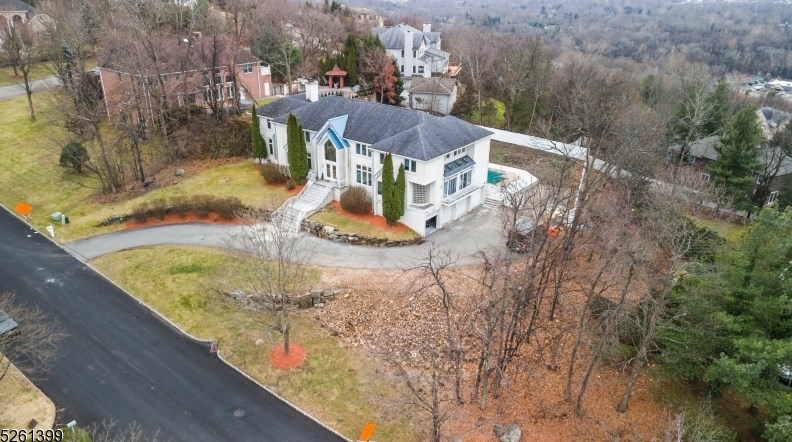 83 Chopin Dr, Wayne NJ  07470-6264 exterior