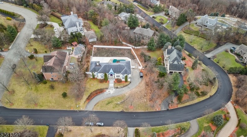 83 Chopin Dr, Wayne NJ  07470-6264 exterior