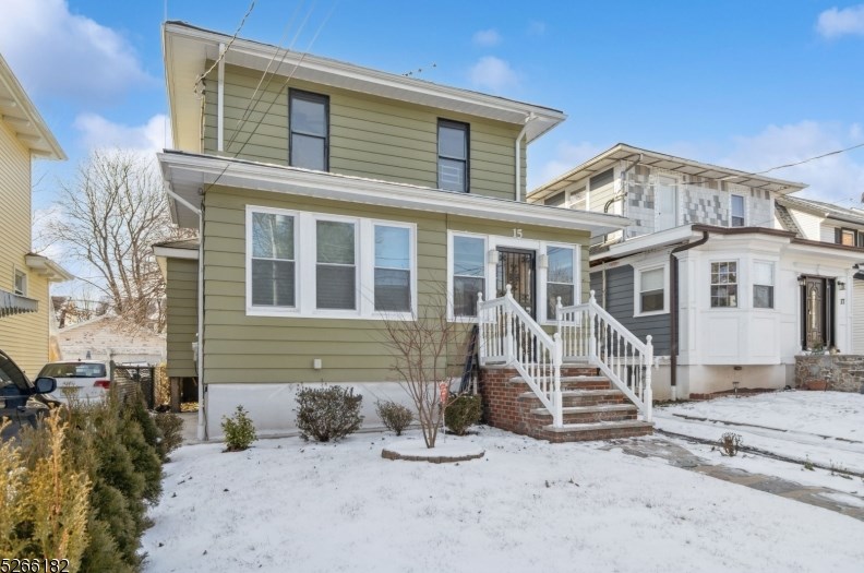 15 Fleetwood Pl, Irvington, NJ 07111-1003