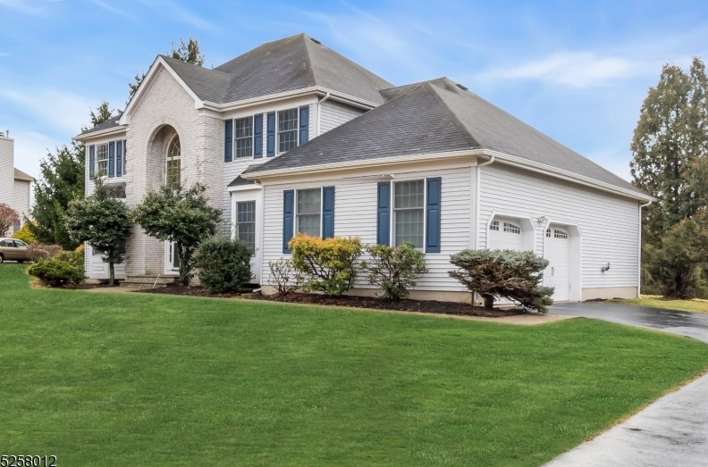 80 Blue Grass Blvd, Millstone, NJ 08876-7443