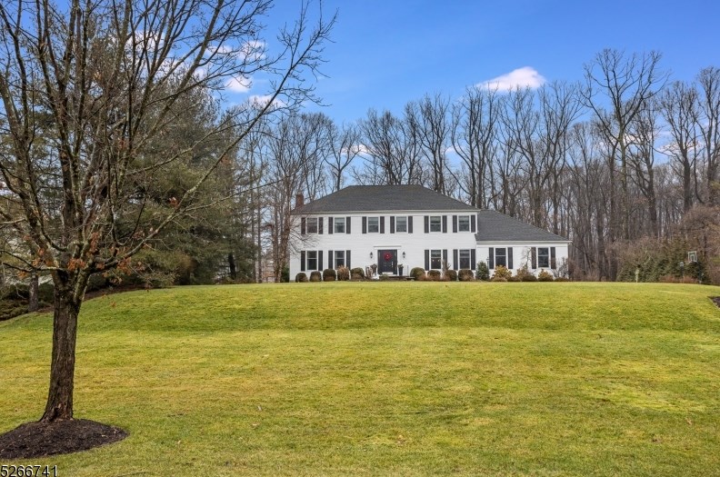 16 Orchard Dr, Dover, NJ 07869-2722