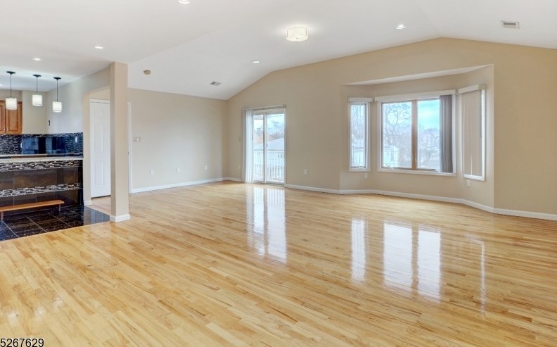663 Chestnut St 2nd Floor, Kearny, NJ 07032