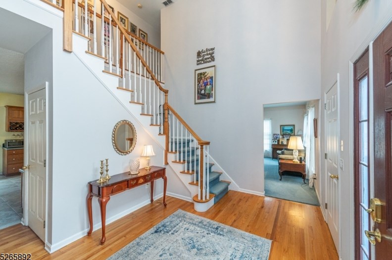 7 Edgewood Ter, Dover, NJ 07869-2821