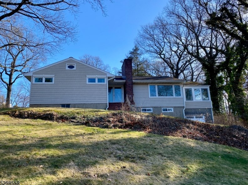 53 Pine Grove Rd, Berkeley Heights, NJ 07922-1611