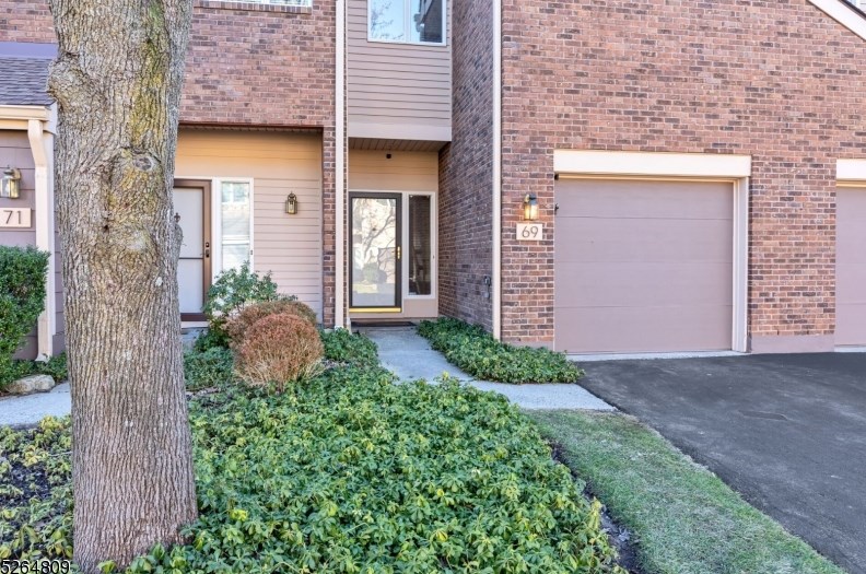 69 Derby Ct, Madison, NJ