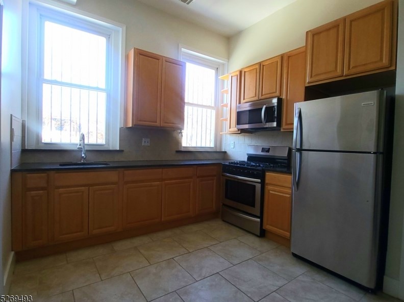 324 Broadway #2, Newark, NJ 07104