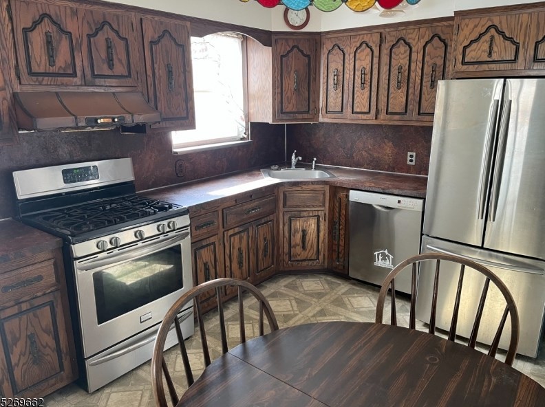 20 Barnsdale Rd, Wayne, NJ 07470-7302