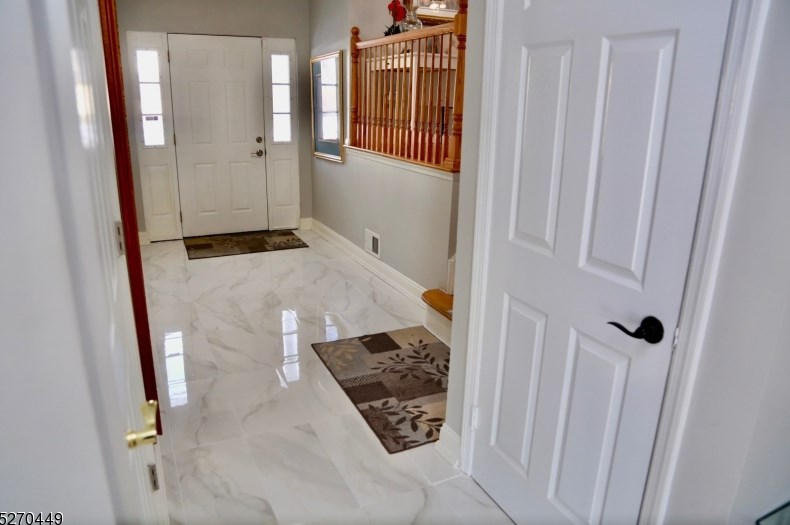 8 Morgan Rd, Parsippany, NJ 07054-3322