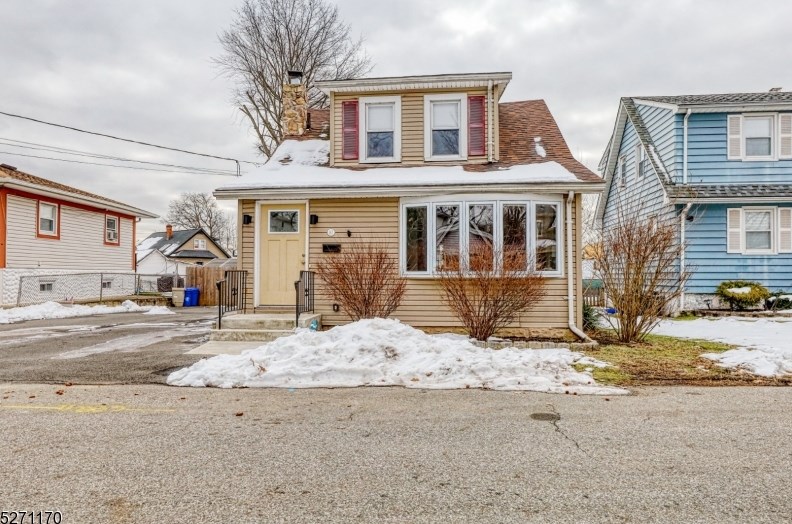 87 Woodcliff Ave, West Paterson, NJ 07424-1042