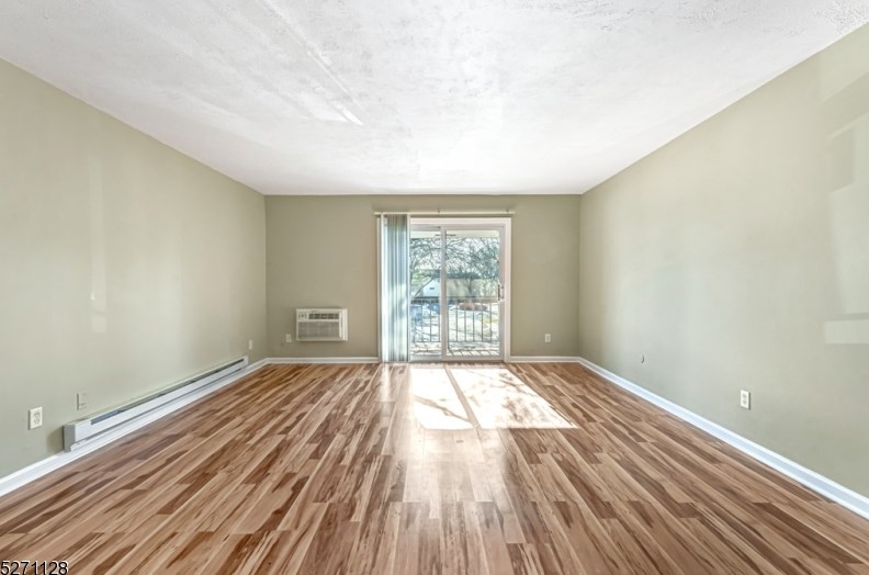 798 Eves Dr #2r, Millstone, NJ