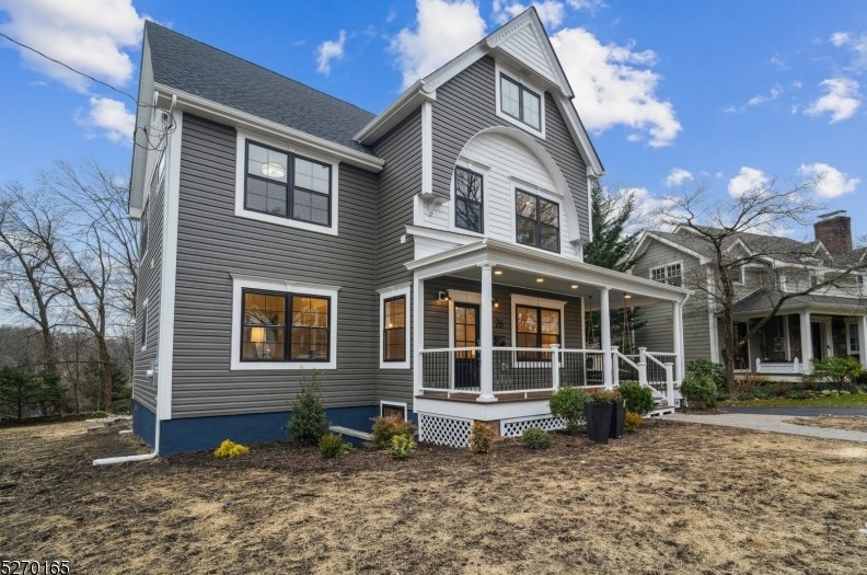 26 Burnett St, Maplewood, NJ 07040-2653