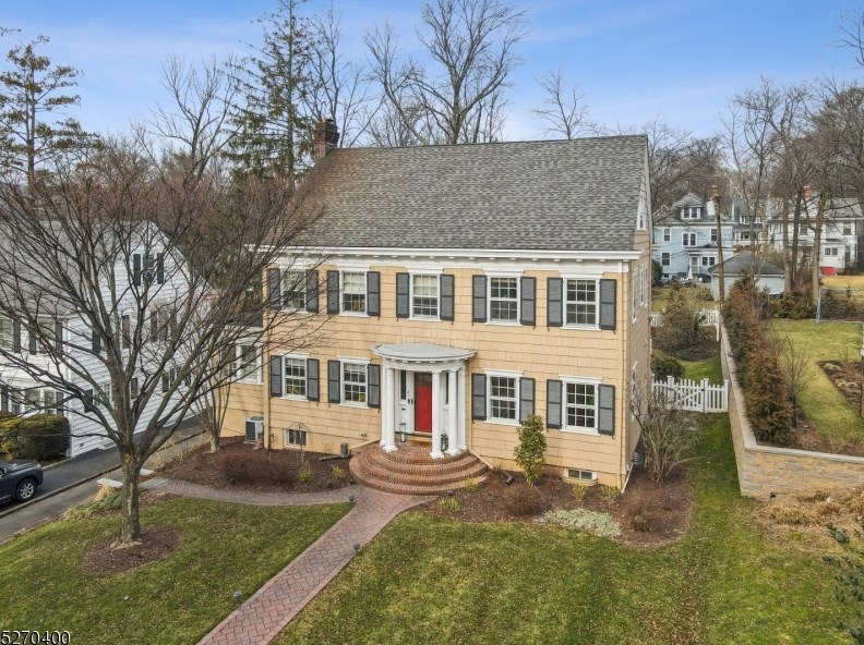27 North Cres, Maplewood, NJ 07040-2707