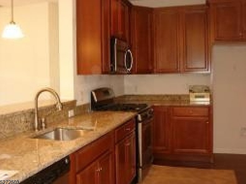 201 Stone Creek Ct, Whippany NJ  07981-2506 exterior