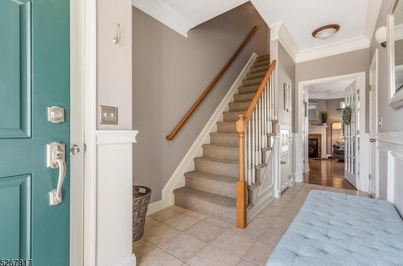 8 Sundance Way, Delaware Park, NJ 08865-5713