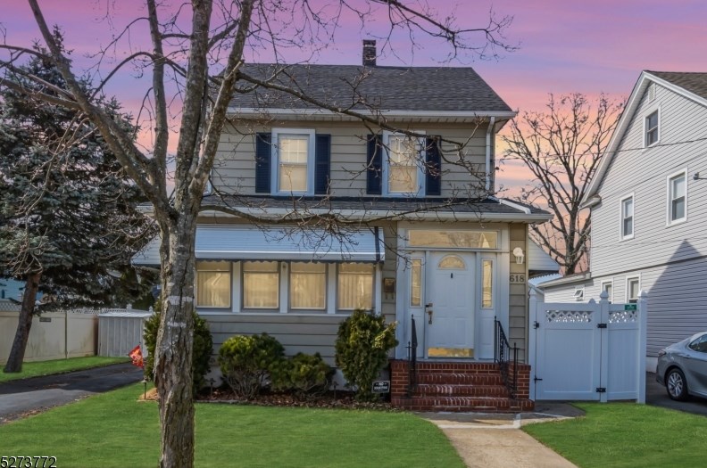 618 Donald Pl, Roselle Park, NJ 07204-1329